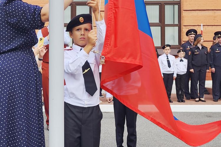 В Санкт-Петербурге сотрудники ГУ Росгвардии приняли участие в торжественном открытии кадетского класса Росгвардии