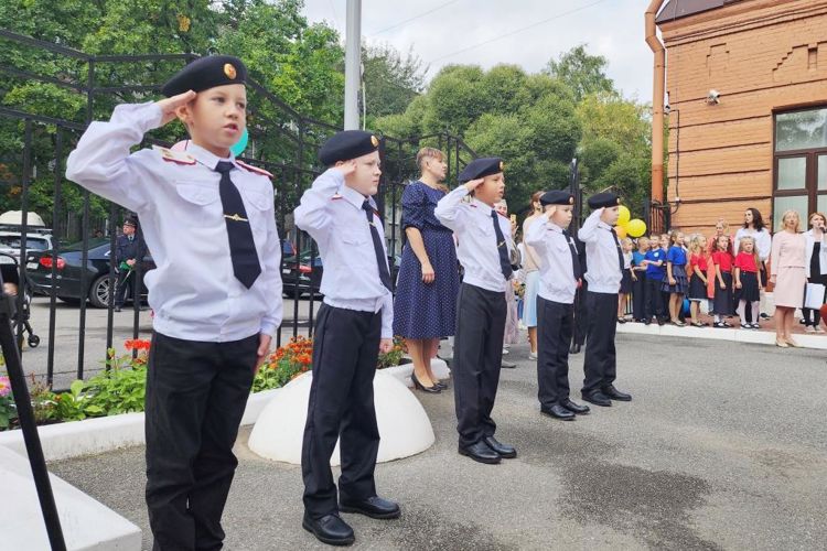 В Санкт-Петербурге сотрудники ГУ Росгвардии приняли участие в торжественном открытии кадетского класса Росгвардии