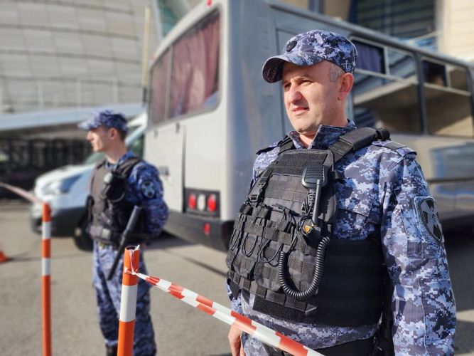 Сотрудники и военнослужащие Росгвардии обеспечили правопорядок во время международного футбольного матча "Зенит" - "Сепахан"