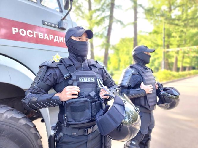 Сотрудники и военнослужащие Росгвардии обеспечили правопорядок во время международного футбольного матча "Зенит" - "Сепахан"