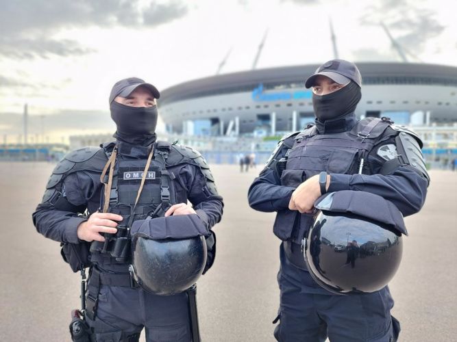 Сотрудники и военнослужащие Росгвардии обеспечили правопорядок во время международного футбольного матча "Зенит" - "Сепахан"