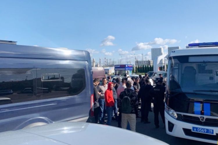 Сотрудники ОМОН Росгвардии обеспечили проведение рейда по проверке соблюдения миграционного законодательства