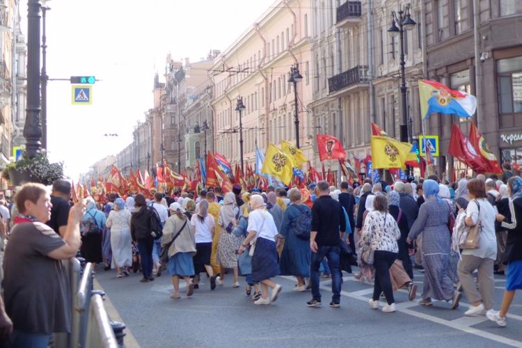 Сотрудники ГУ Росгвардии приняли участие в охране правопорядка во время мероприятий, посвященных Дню перенесения мощей Св. благоверного князя Александра Невского