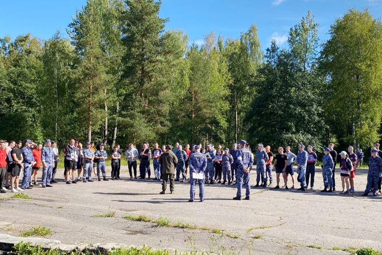 Сотрудники вневедомственной охраны Санкт-Петербурга и Ленинградской области приняли участие в чемпионате по служебному биатлону