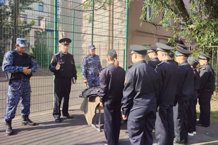 В Петроградском районе сотрудники Росгвардии приняли участие в проведении урока мужества для учащихся кадетских классов