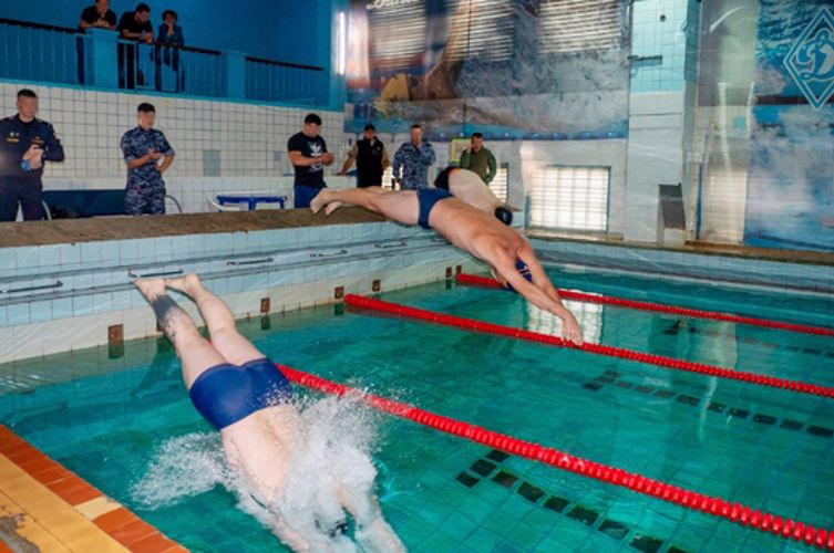 Сотрудники вневедомственной охраны заняли I место на чемпионате ГУ Росгвардии по плаванию