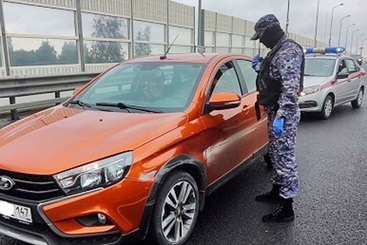 В Красногвардейском районе сотрудники Росгвардии пришли на помощь потерявшему сознание водителю