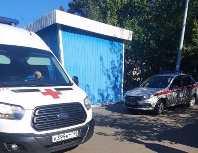 В Красносельском районе сотрудники Росгвардии оказали помощь и вызвали медиков к упавшему с лестницы пенсионеру