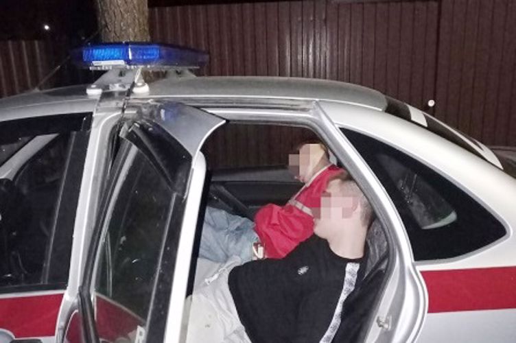 В Комарово сотрудники вневедомственной охраны задержали правонарушителей, совершивших кражу из частного дома