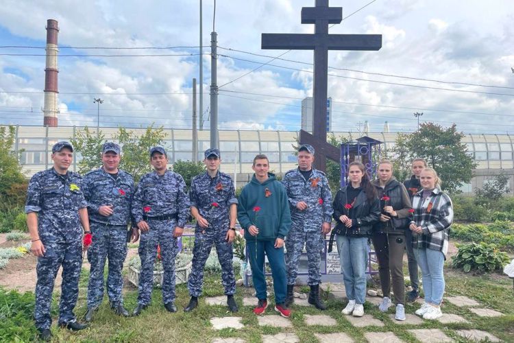 Сотрудники вневедомственной охраны региона почтили память защитников и жителей блокадного Ленинграда