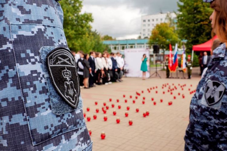 В Красносельском районе сотрудники Росгвардии приняли участие в акции, посвященной Дню солидарности в борьбе с терроризмом