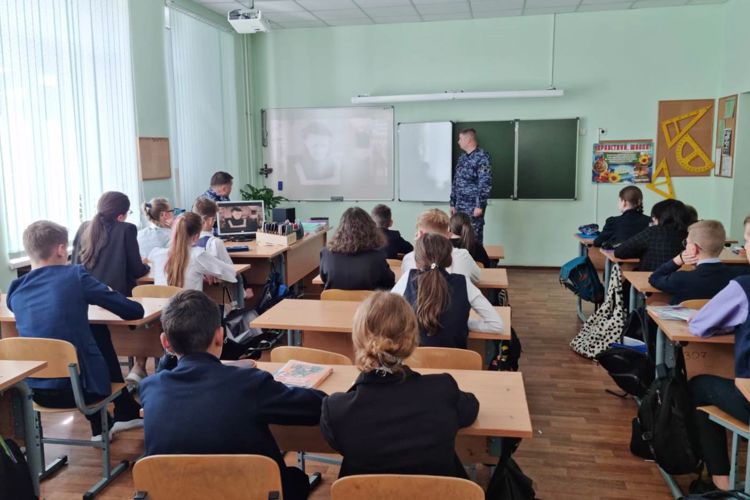 Сотрудники вневедомственной охраны провели мероприятия по патриотическому воспитанию молодежи