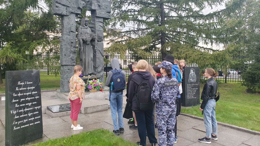 Сотрудники Росгвардии совместно со школьниками провели акцию, посвящённую Дню солидарности в борьбе с терроризмом