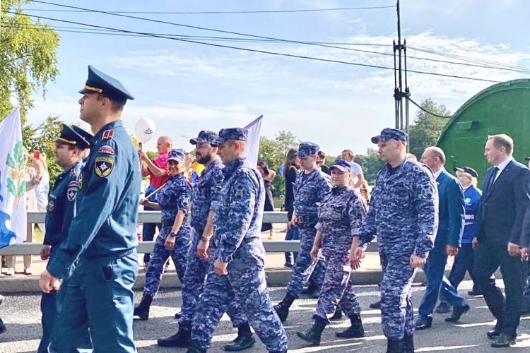 Сотрудники Росгвардии приняли участие в охране правопорядка во время городских праздничных мероприятий