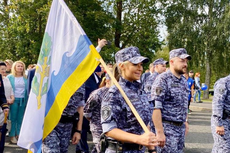 Сотрудники Росгвардии приняли участие в охране правопорядка во время городских праздничных мероприятий
