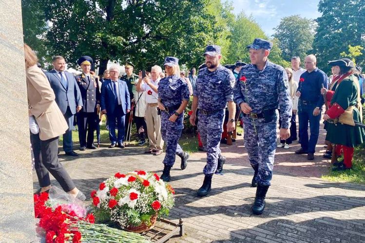 Сотрудники Росгвардии приняли участие в охране правопорядка во время городских праздничных мероприятий