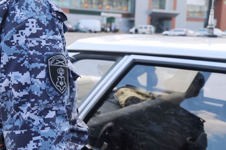 В Купчино наряд вневедомственной охраны задержал ранее судимого гражданина за кражу из магазина