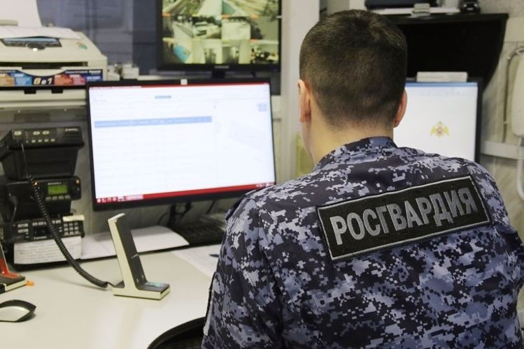 В Волхове наряд Росгвардии задержал мужчину, пытавшегося совершить поджог в подъезде дома