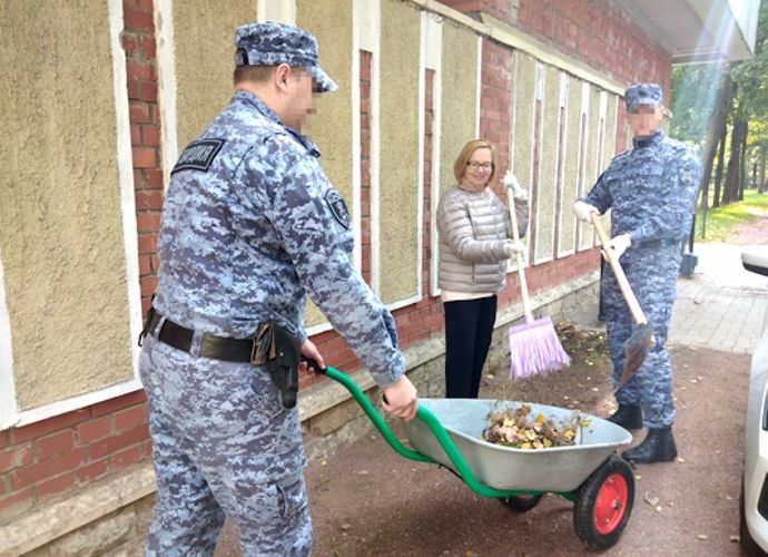 В Выборгском районе сотрудники Росгвардии присоединились к экологической акции "Зеленая Россия"