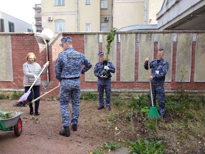 В Выборгском районе сотрудники Росгвардии присоединились к экологической акции "Зеленая Россия"