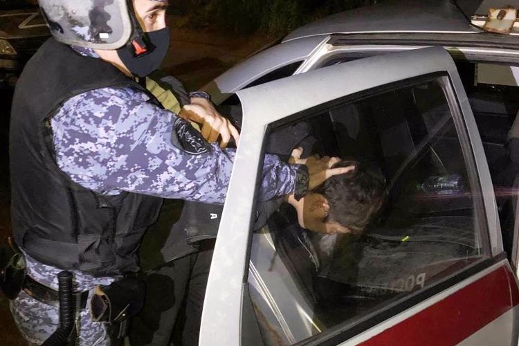 В Выборгском районе сотрудники Росгвардии задержали злоумышленников, пытавшихся похитить оружейную дробь со спортивного стрельбища