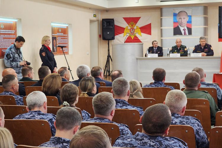 В Санкт-Петербурге командующий Северо-Западным округом Росгвардии поздравил личный состав территориального органа с днем образования