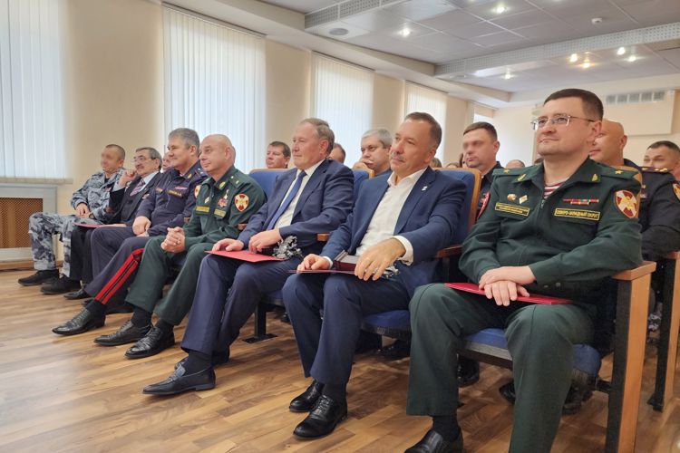 В Санкт-Петербурге командующий Северо-Западным округом Росгвардии поздравил личный состав территориального органа с днем образования