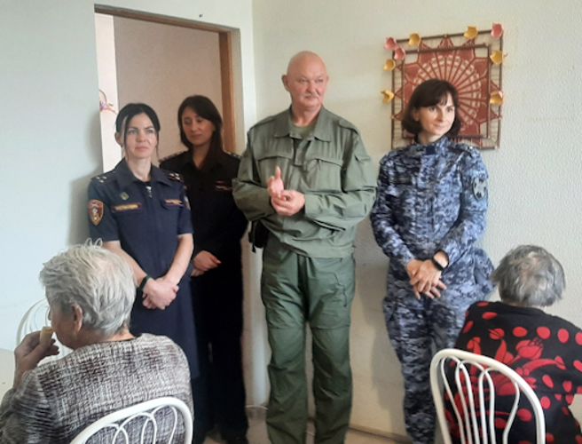 В Санкт-Петербурге сотрудники Росгвардии провели мероприятия, посвященные Дню пожилых людей