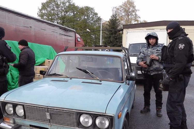 В Санкт-Петербурге сотрудники ОМОН "Бастион" обеспечили проведение рейда по пресечению нарушений миграционного законодательства