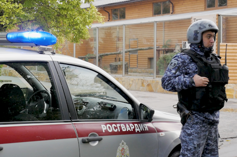 Сотрудники Росгвардии приняли участие в тренировке по технике безопасности в экстренных ситуациях в Ленинградском зоопарке
