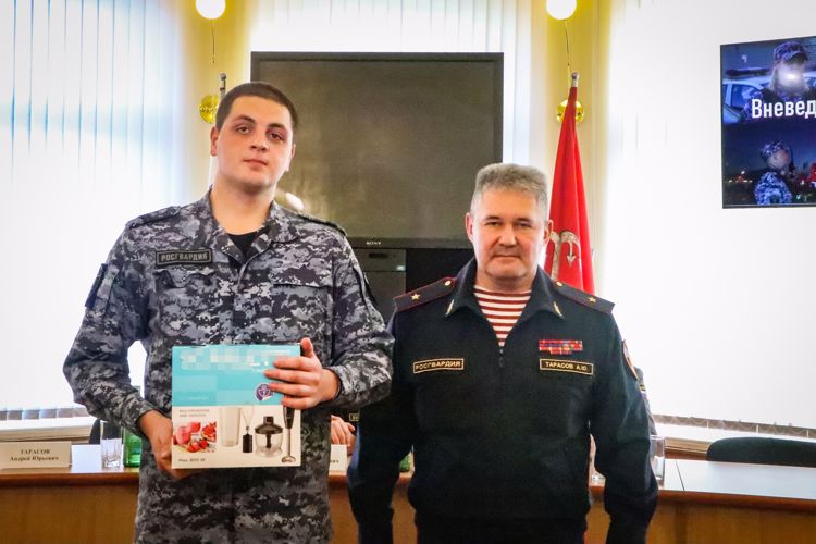 Командующий Северо-Западным округом Росгвардии поздравил личный состав вневедомственной охраны региона с профессиональным праздником