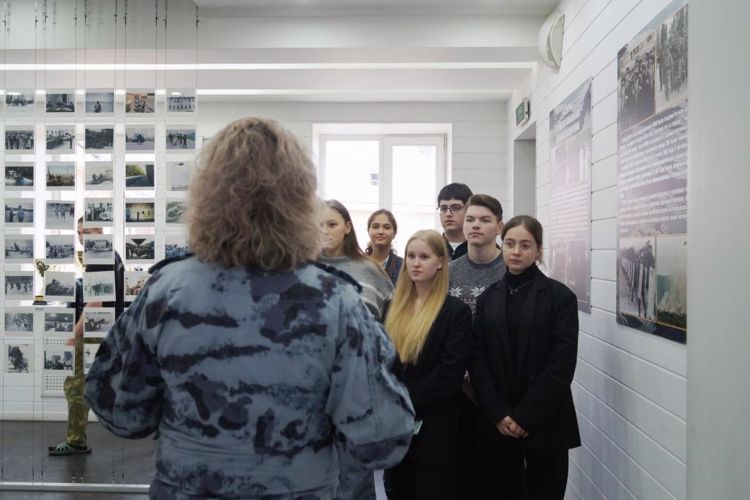 Урок мужества для петербургских старшеклассников провели сотрудники ОМОН "Бастион"