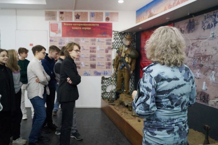 Урок мужества для петербургских старшеклассников провели сотрудники ОМОН "Бастион"
