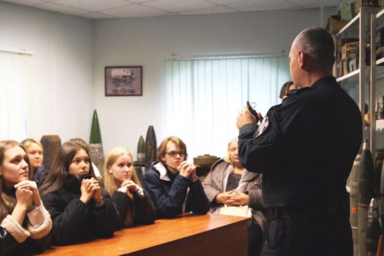 Урок мужества для петербургских старшеклассников провели сотрудники ОМОН "Бастион"