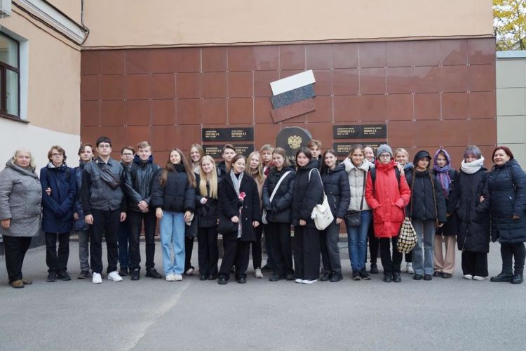 Урок мужества для петербургских старшеклассников провели сотрудники ОМОН "Бастион"