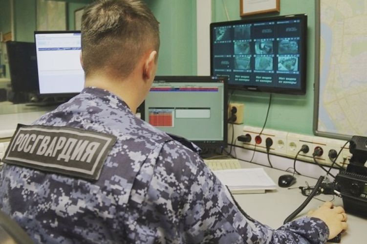 На Васильевском острове наряд вневедомственной охраны задержал гражданина, нанесшего телесные повреждения девушке