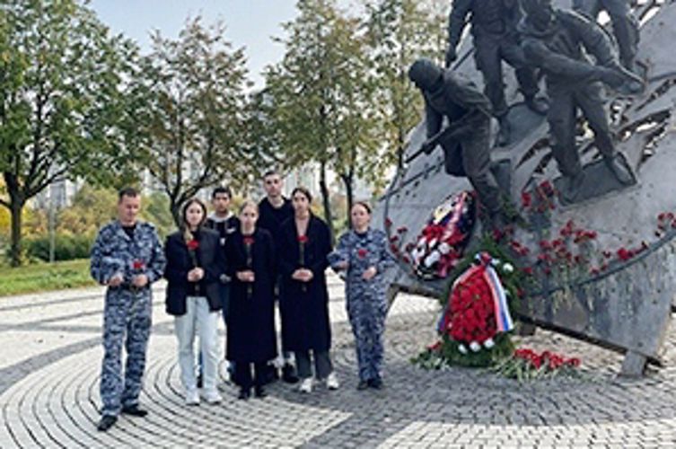 Сотрудники вневедомственной охраны почтили память погибших сотрудников специальных подразделений России