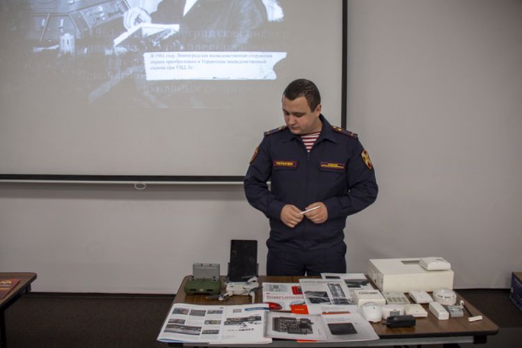 В Санкт-Петербурге представители Росгвардии приняли участие в Ярмарке вакансий