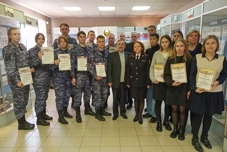 Ветераны вневедомственной охраны поздравили молодых сотрудников ведомства и стажеров с днём образования службы