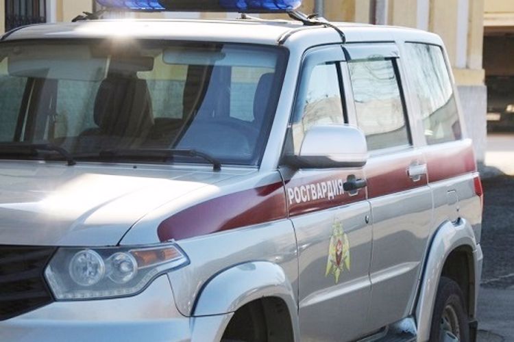 В Отрадном наряд вневедомственной охраны по горячим следам задержал пару, оплатившую покупки в магазинах чужой банковской картой