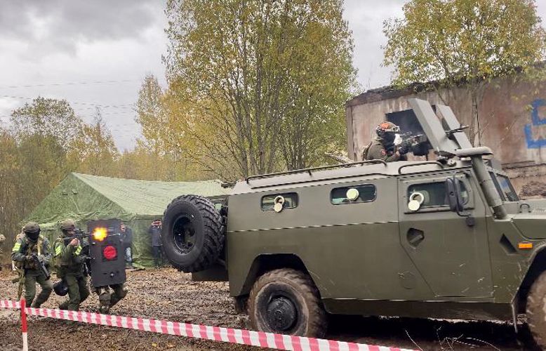 Подразделения Росгвардии приняли участие в совместных учениях силовых ведомств и экстренных служб, прошедших в Ленинградской области