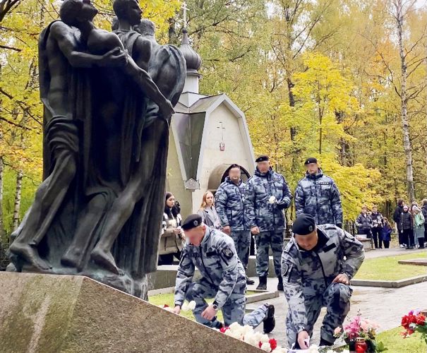 Сотрудники Росгвардии приняли участие в церемонии открытия акции памяти павших воинов России «Дни Белых Журавлей»