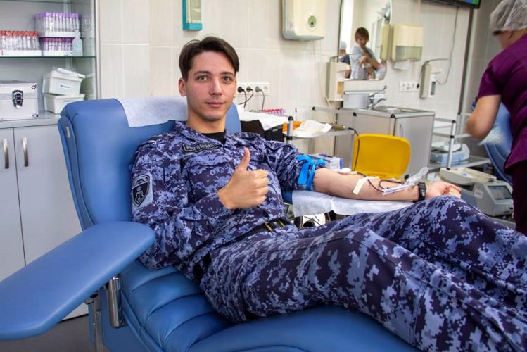 В Санкт-Петербурге сотрудники Росгвардии сдали кровь для пациентов городских больниц