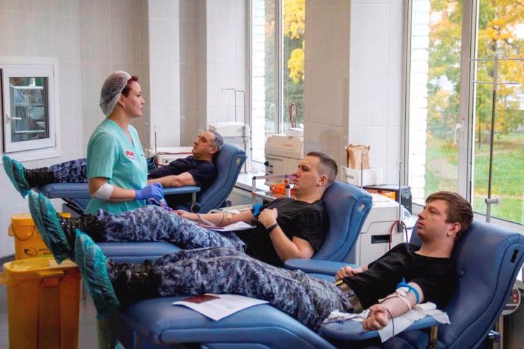 В Санкт-Петербурге сотрудники Росгвардии сдали кровь для пациентов городских больниц