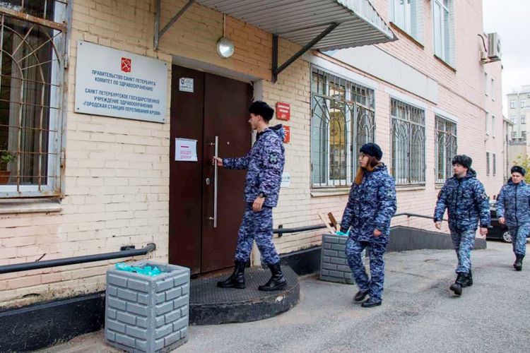 В Санкт-Петербурге сотрудники Росгвардии сдали кровь для пациентов городских больниц