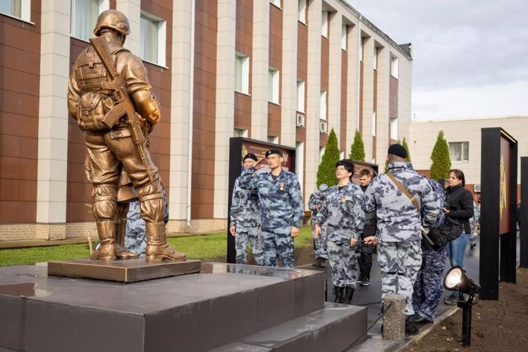 В ОМОН "Бастион" торжественно открыт мемориал, посвященный погибшим бойцам спецподразделений Росгвардии
