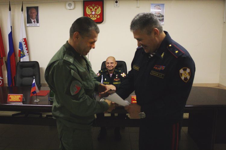 Командующий Северо-Западным округом Росгвардии поздравил петербургский СОБР "Гранит" с профессиональным праздником