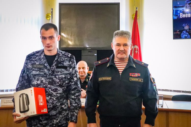 Командующий Северо-Западным округом Росгвардии поздравил личный состав вневедомственной охраны региона с профессиональным праздником