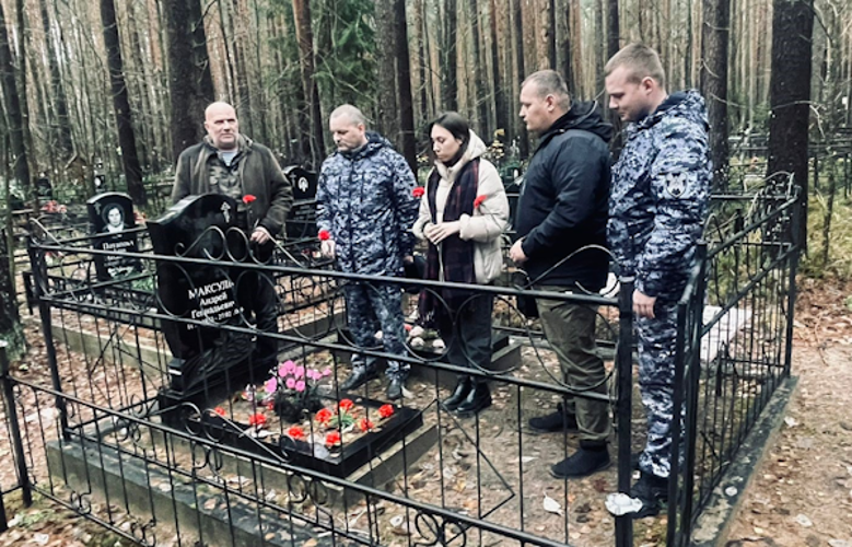 Во Всеволожске сотрудники Росгвардии почтили память сотрудника, погибшего при исполнении служебного долга