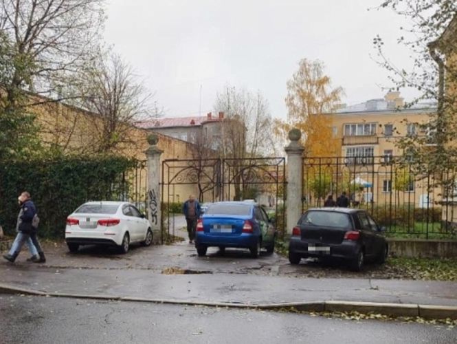 В Кировском районе Петербурга сотрудники Росгвардии задержали гражданина, стрелявшего из аэрозольного пистолета
